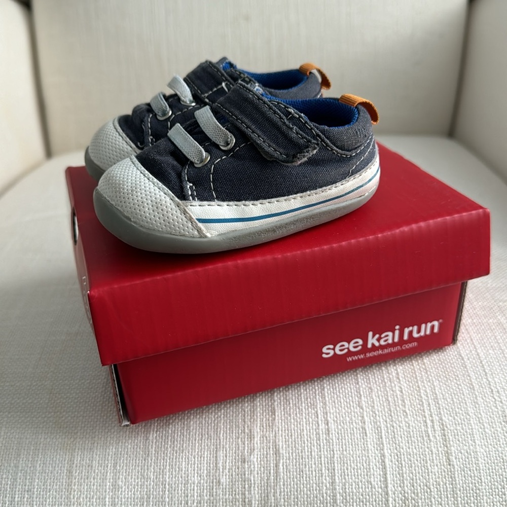See Kai Run, Stevie II SIZE 4, Navy Canvas Shoe